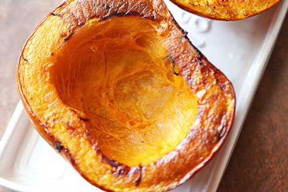 کدو حلوایی را داخل فر بپزید.