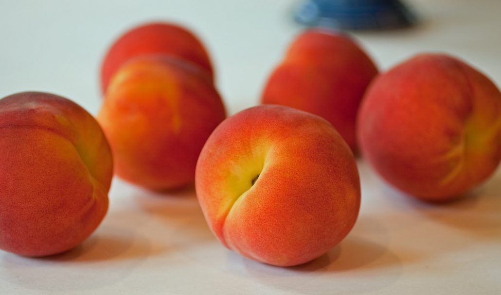 خواص هلو برای پوست متعدد است.