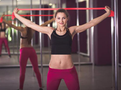 3-	کشیدن باند ورزشی و شانه های نامتقارن