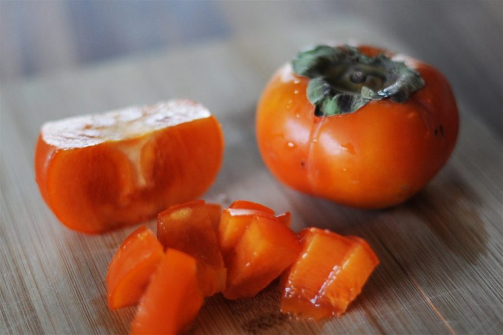 یکی از خواص خرمالو در بارداری تنظیم فشارخون مادر است