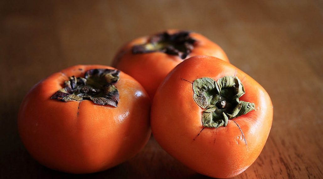 خواص خرمالو در بارداری در سلامت مادر و رشد جنین