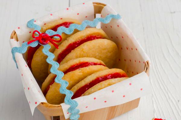 Biscuit-and-Jam-Cookies