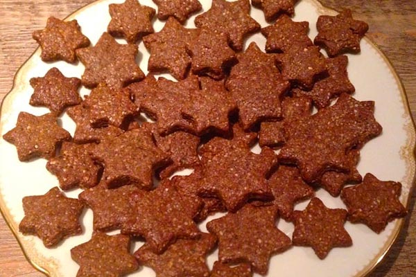HEALTHY-ALMOND-AND-CINNAMON-CHRISTMAS-STARS