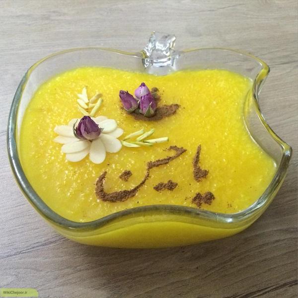 یک نکته‌ی مهم در دستور پخت شله زرد اضافه کردن گلاب و زعفران در انتهای مرحله پختن است