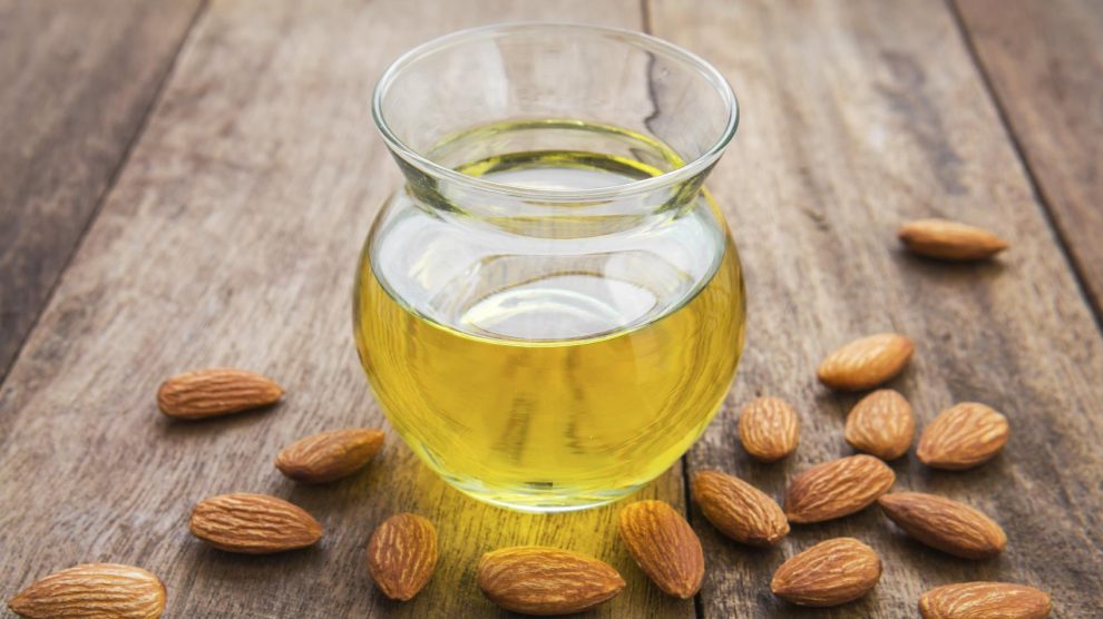 خواص بادام شیرین و تلخ برای پوست، مو و سلامتی بدن به اثبات رسیده است. 