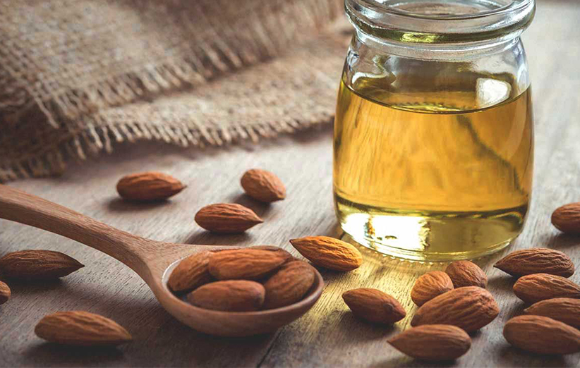 یکی دیگر از خواص روغن بادام شیرین کمک به درمان سرفه است. ا