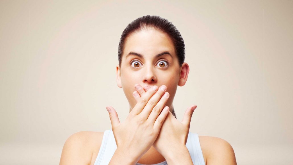 یکی دیگر از راه‌های از بین بردن بوی بد دهان جویدن جعفری، ریحان و یا نعنا است