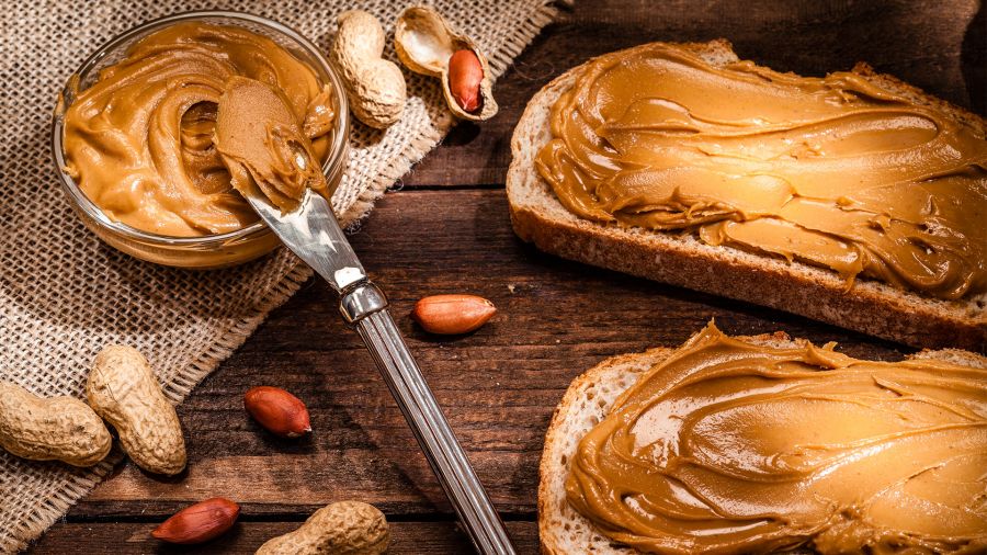 کالری کره بادام زمینی / آیا کره بادام زمینی چاق کننده است