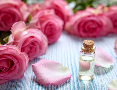 خواص گلاب برای پوست | آبرسانی + رفع چین و چروک+ لطافت پوست