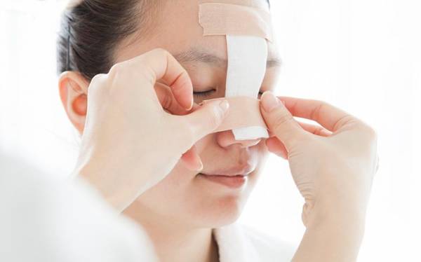 مراقبت بعد از عمل بینی / نحوه خوابیدن بعد از عمل بینی 