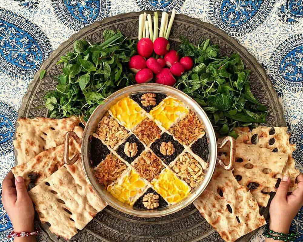 در ادامه طرز تهیه کشک بادمجان کبابی مجلسی به روش رشتی‌ها می‌پردازیم.