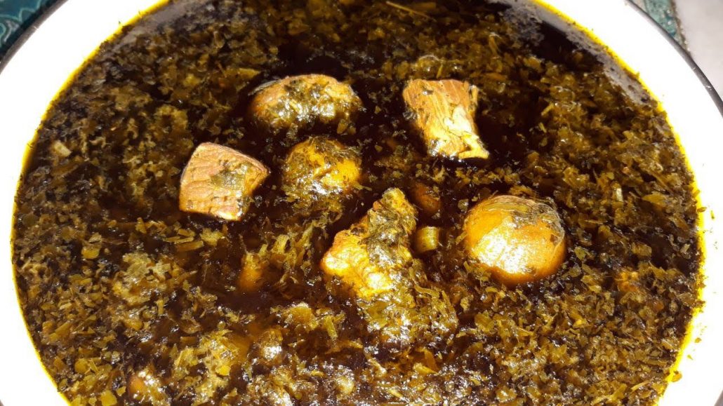 طرز تهیه قورمه سبزی با مرغ در زودپز 