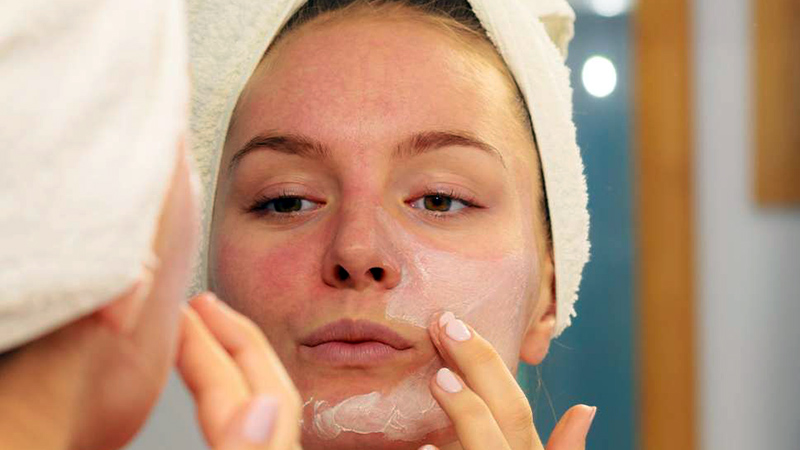 6 ماسک خانگی برای پوست خشک | به آسانی آب خوردن زیبا شوید