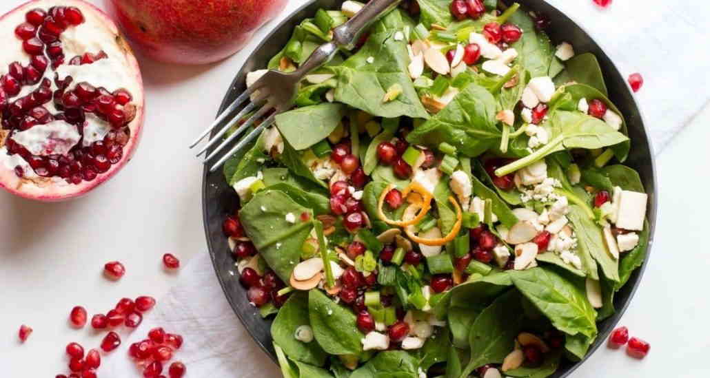 طرز تهیه سالاد انار با کلم