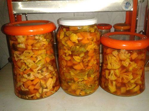 ترشی مخلوط ریز با رب گوجه