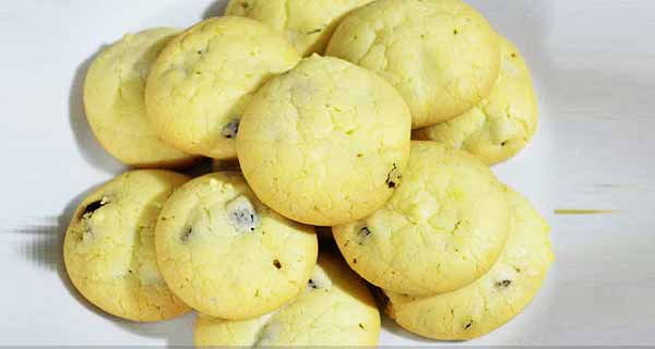 طرز تهیه شیرینی کشمشی نرم با پیمانه