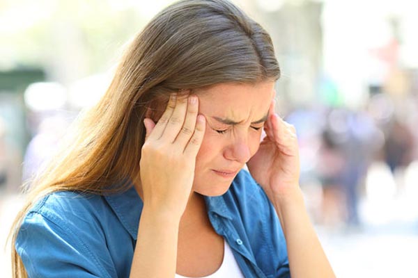 چه چیزهایی میگرن را تحریک میکند