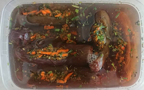 ترشی بادمجان شکم پر با آب گوجه