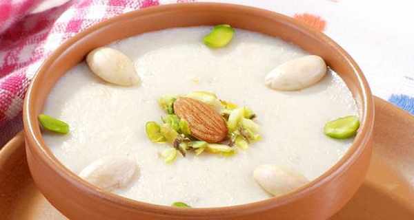 طرز تهیه حریره بادام با شیر خشک