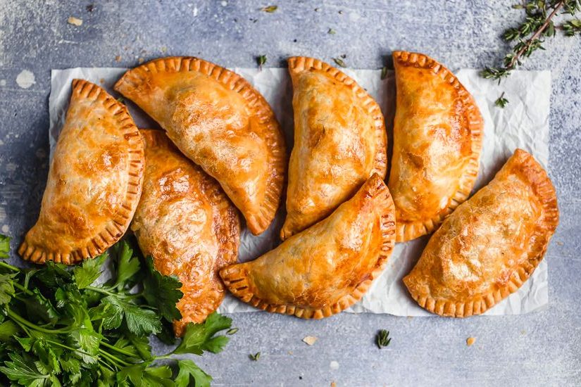 پیراشکی گوشت با خمیر یوفکا 