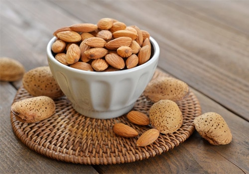 خواص بادام برای مردان و کودکان