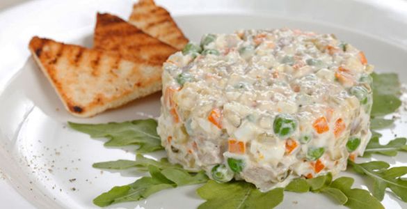 طرز تهیه سالاد الویه بدون مرغ