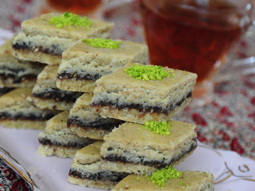 طرز تهیه رنگینک با خرمای له شده