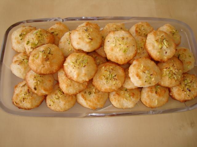 طرز تهیه شیرینی نارگیلی در ماکروفر 