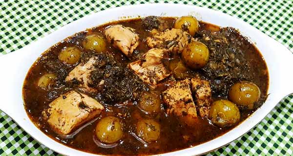 خورش گوجه سبز با گوشت قلقلی