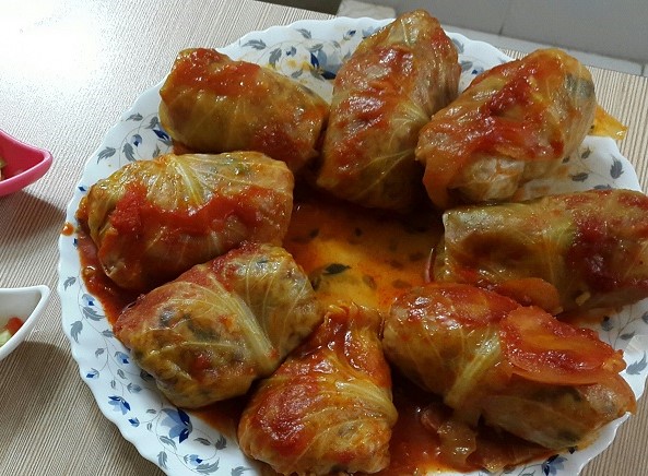 دلمه کلم برگ با رب انار 