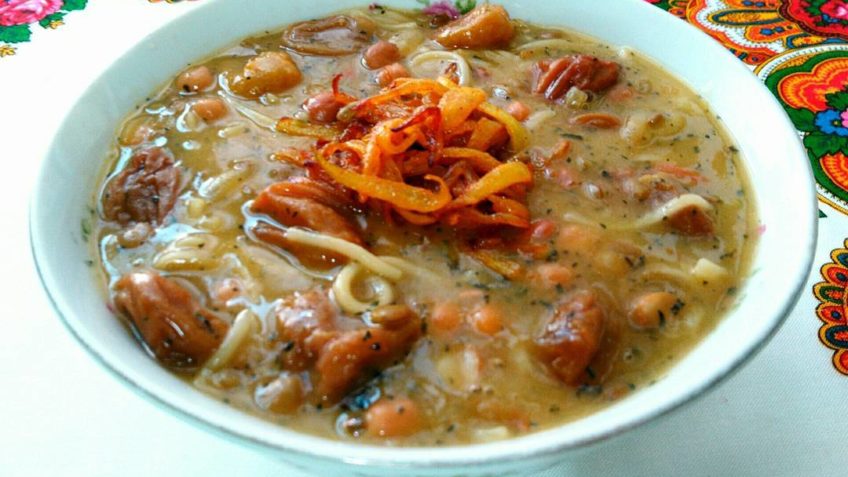 طرز تهیه آش آلو اسفناج