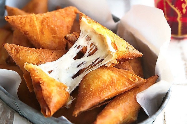 سمبوسه مرغ با پنیر پیتزا 