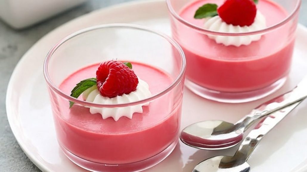 دسر توت فرنگی با نشاسته