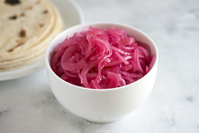 طرز تهیه ترشی پیاز با رب انار