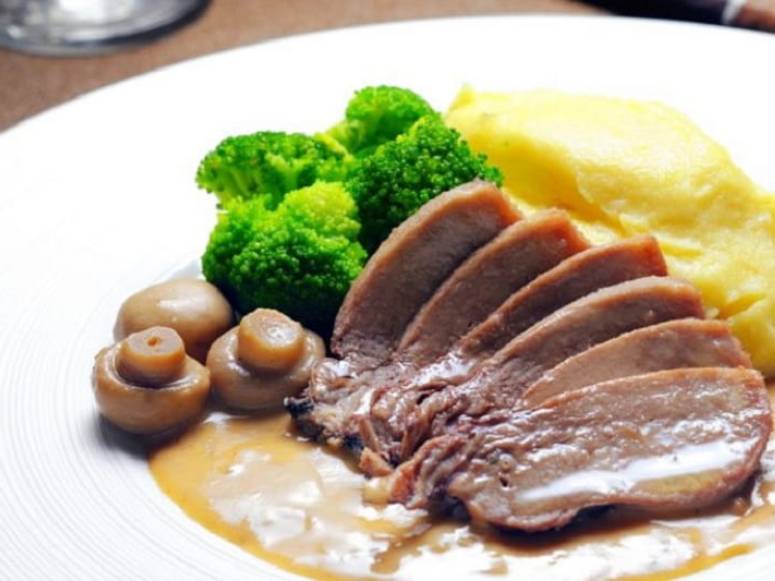 ساندویچ زبان رستوران