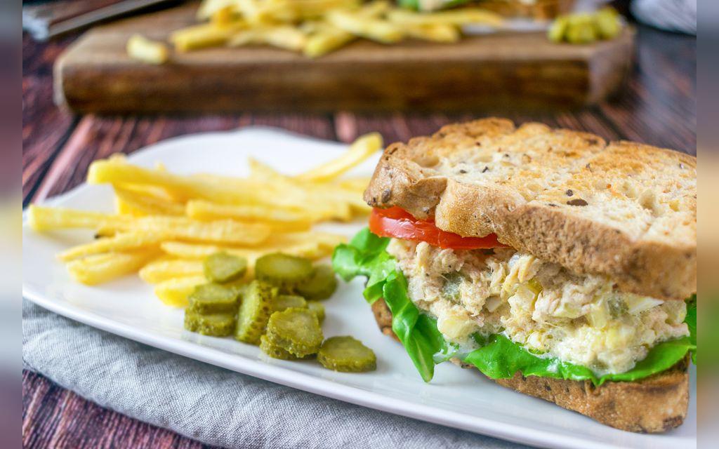 طرز تهیه ساندویچ تن ماهی با پنیر پیتزا