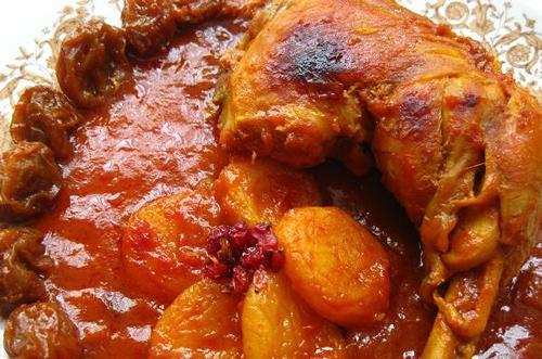 طرز تهیه خورش آلو قیسی با گوشت گوسفندی 