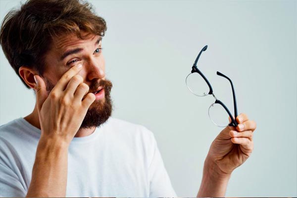 احساس وجود سنگریزه در چشم