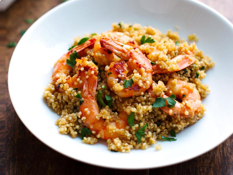 طرز تهیه سالاد کینوا با سبزیجات 