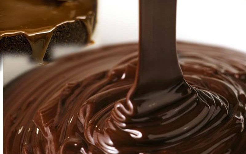 طرز تهیه سس شکلاتی براق برای روی کیک