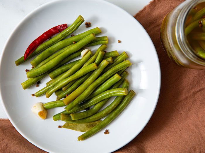 طرز تهیه ترشی لوبیا سبز با رب انار