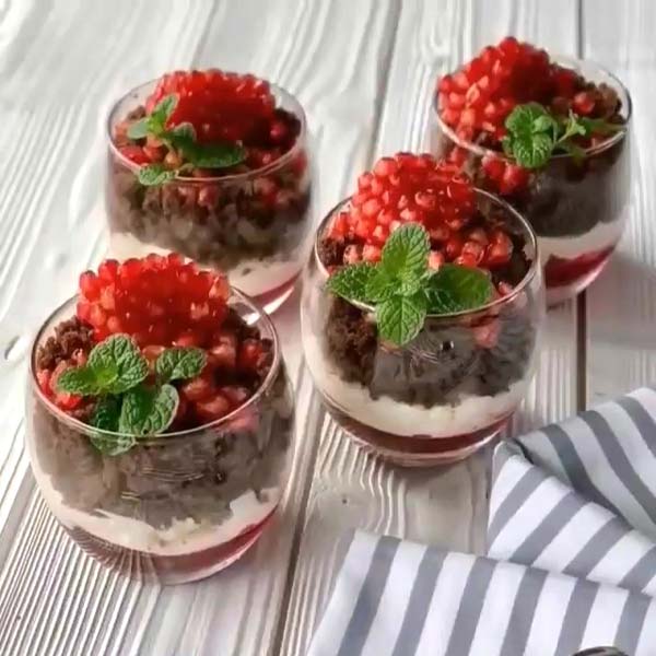 طرز تهیه دسر شب یلدا با انار