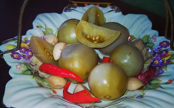 ترشی گوجه کال با آبغوره