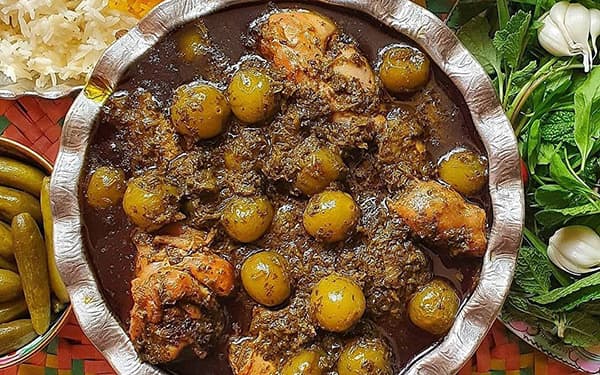 خورش گوجه سبز با شوید