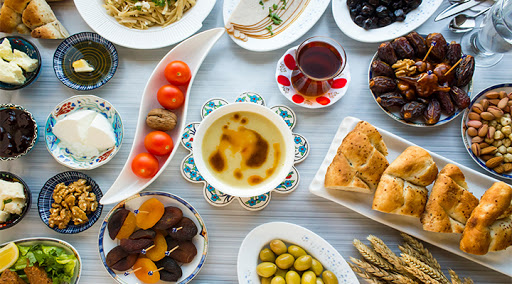 مضرات روزه بدون سحری . چه غذاهایی بخوریم؟