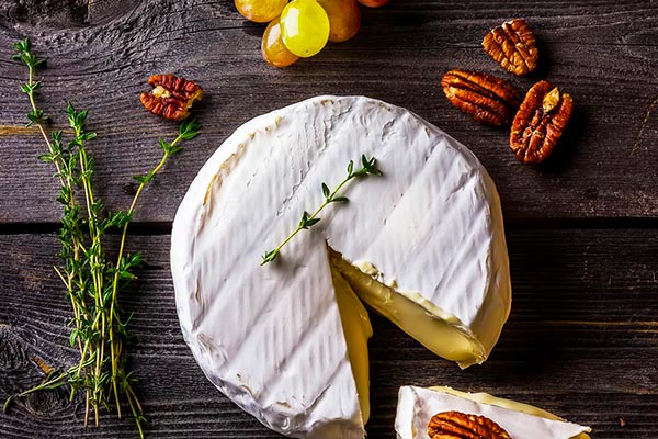 بهترین زمان خوردن پنیر و گردو